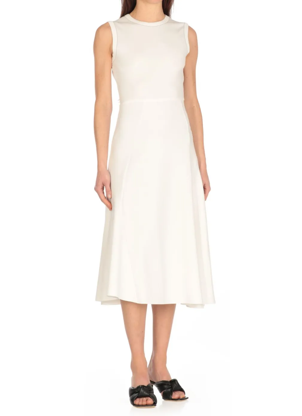 Abito con dettagli in punto luce